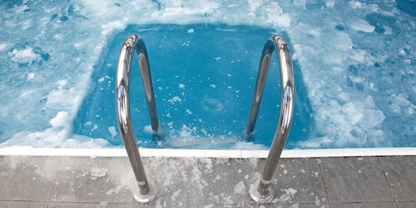 How to prevent pool water from freezing in winter