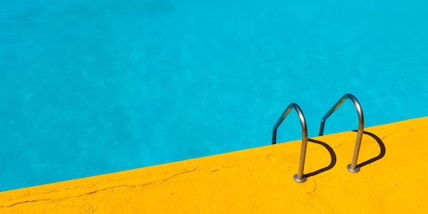 How to shock chlorinate your swimming pool