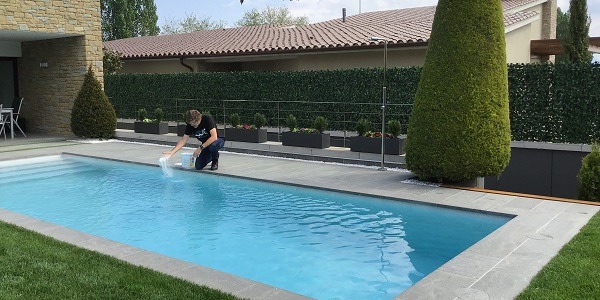 Guide to maintaining healthy pool water