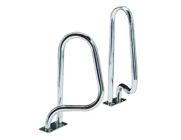 Zwembadafvoer bevestigd door middel van een...